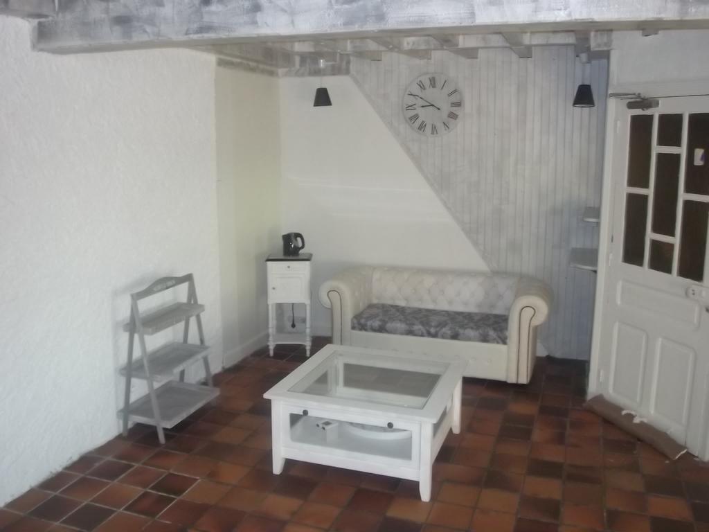 Au Vieux Logis 63 Bed & Breakfast Saint-Remy-sur-Durolle Exterior photo