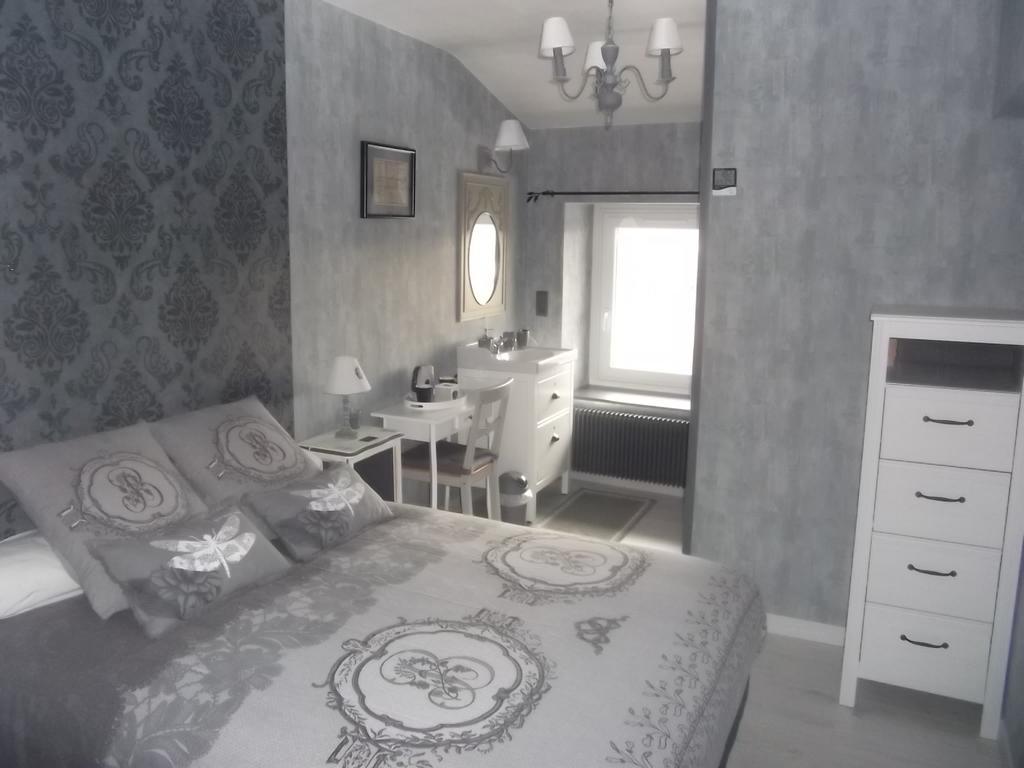 Au Vieux Logis 63 Bed & Breakfast Saint-Remy-sur-Durolle Exterior photo