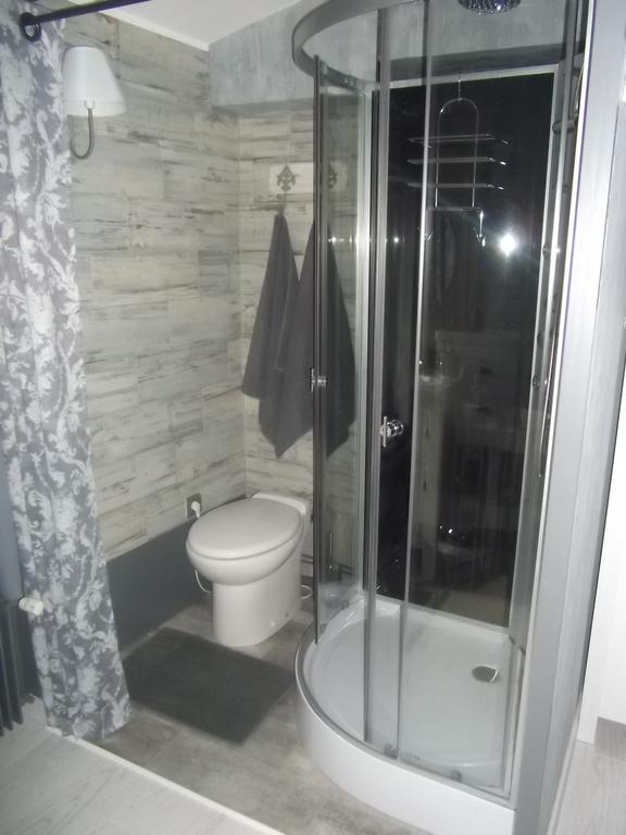 Au Vieux Logis 63 Bed & Breakfast Saint-Remy-sur-Durolle Exterior photo