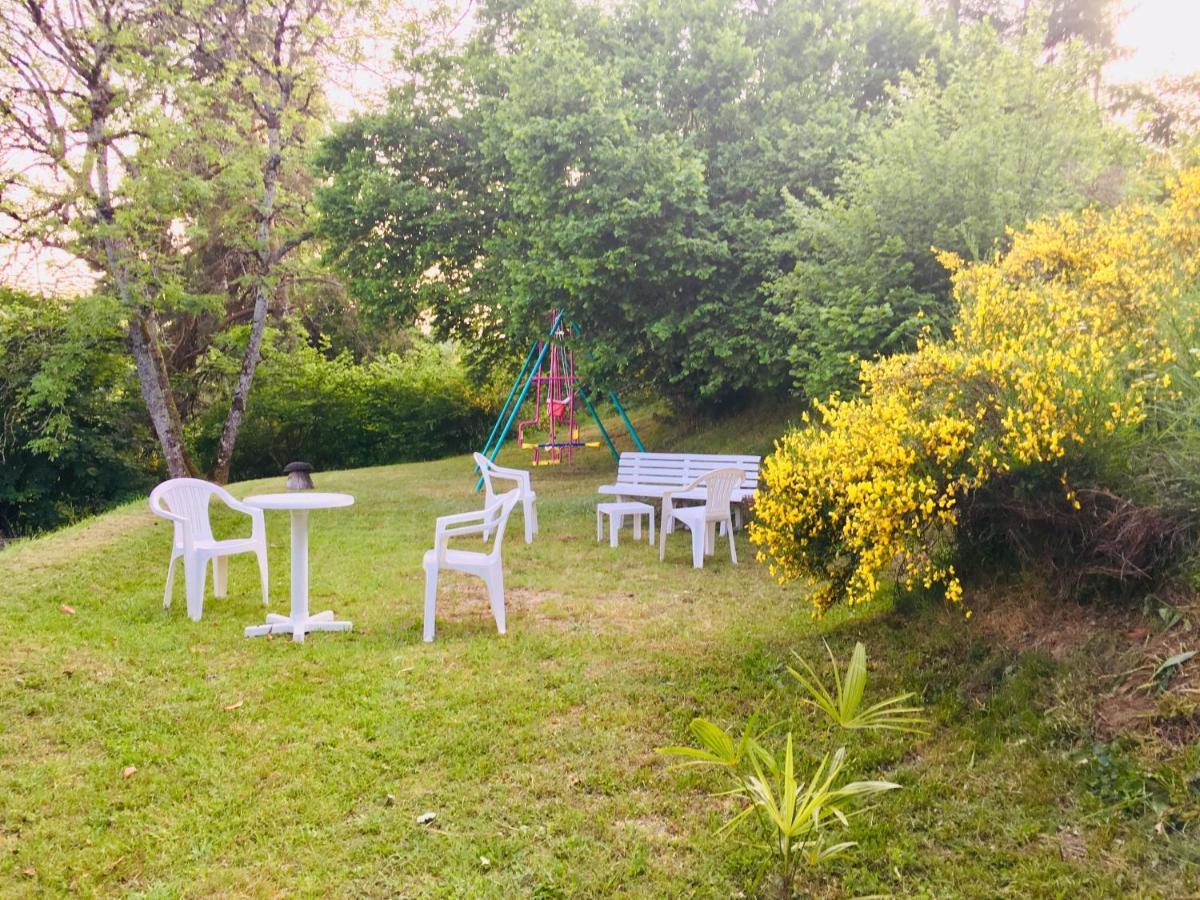 Au Vieux Logis 63 Bed & Breakfast Saint-Remy-sur-Durolle Exterior photo